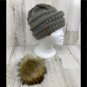 2-in-1 beanie with removable pompom